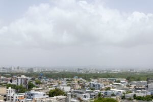 Los índices de calor podrían sobrepasar los 105 grados Fahrenheit en zonas urbanas y costeras, especialmente entre media mañana y la tarde