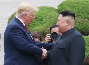 El presidente de Estados Unidos evitó ofrecer detalles sobre la naturaleza de los “contactos” con el líder de Corea del Norte