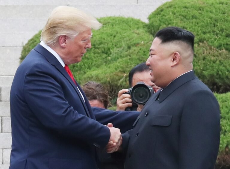 El presidente de Estados Unidos evitó ofrecer detalles sobre la naturaleza de los “contactos” con el líder de Corea del Norte
