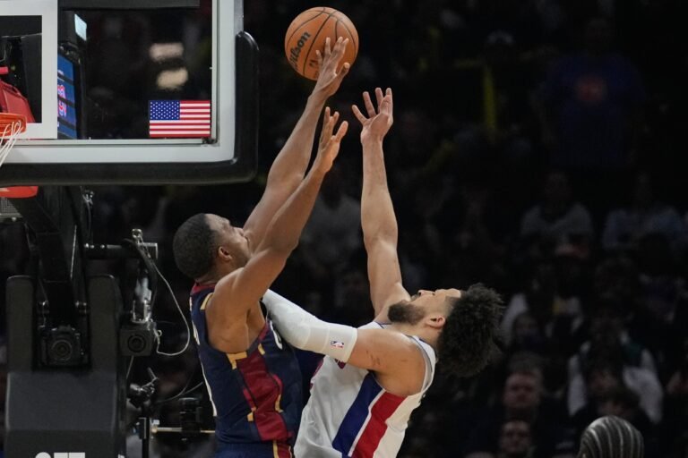 La última serie de segunda ronda de playoffs de la NBA se decidirá el domingo en Detroit