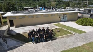 La empresa AZ Engineering lideró la coordinación con otra decena de entidades para la instalación del sistema energético, que cuenta con placas solares, baterías y generador