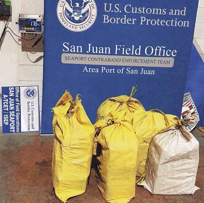 Agentes lograron capturar a tres individuos con cinco fardos al norte de Puerto Rico