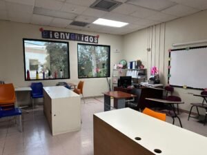 Estudiantes de 13 a 17 años conviven en el centro psiquiátrico que ha probado que la educación y un tratamiento compasivo brindan las oportunidades que muchos han perdido por desigualdades y traumas sin atender