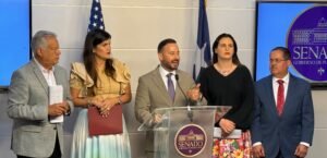 Aseguraron, además, que el plan de gastos elimina los fondos para cubrir el costo del College Board a los estudiantes del sistema público