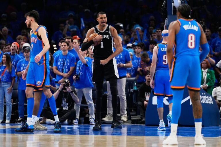 El fenómeno francés firmó una actuación estelar para liderar a los Spurs a una victoria sobre los campeones en el inicio de la final de la Conferencia Oeste
