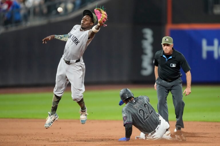 Habituados a las cábalas muchos peloteros hacen lo que sea para despertar ofensivamente, y el jugador de los Yankees lo ha conseguido poco a poco