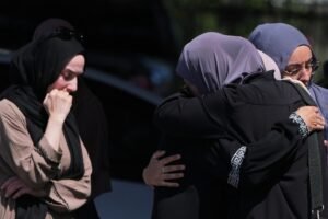 Se indicó que una de las armas empleadas por los dos adolescentes tenía grabado un mensaje de odio