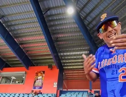 El encontronazo ocurrió el 17 de mayo durante un partido del béisbol Doble A entre los Cariduros de Fajardo y los Mulos del Valenciano de Juncos en el estadio Concepción Pérez Alberto