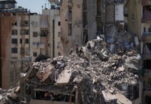En una aldea de una provincia costera tres mujeres y tres niños figuraban entre 10 muertos