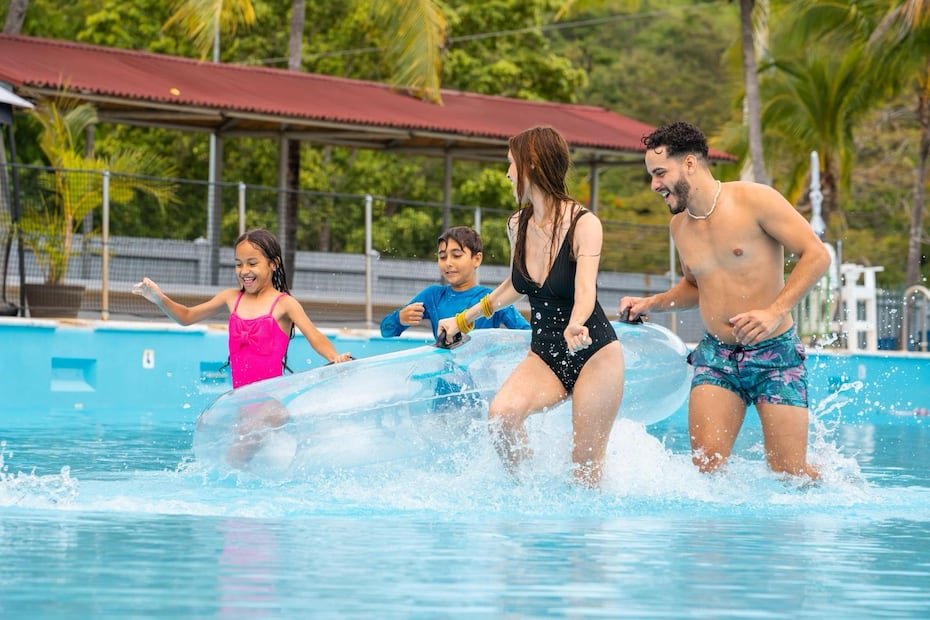 ¿Tienes planes para disfrutar en familia en el verano? Visitar parques acuáticos es una buena opción.