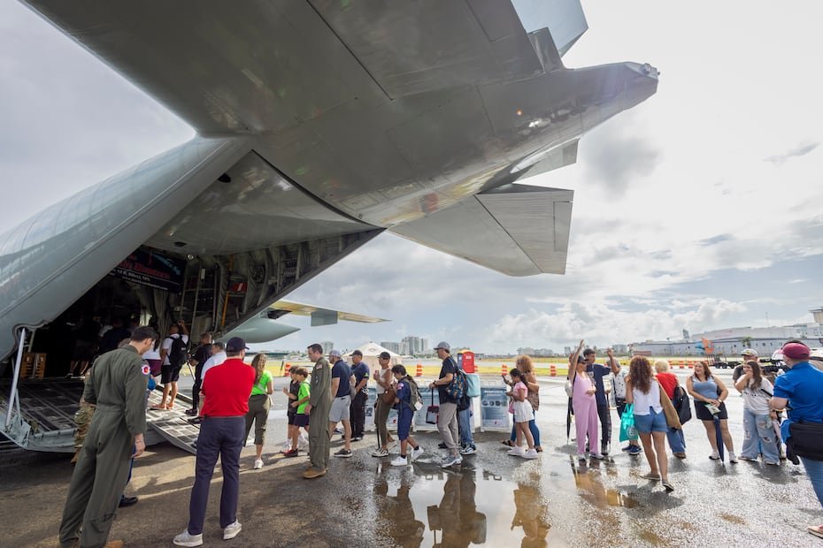 El avión cazahuracanes es operado por la U.S. Air Force Reserve, a través del 53rd Weather Reconnaissance Squadron.