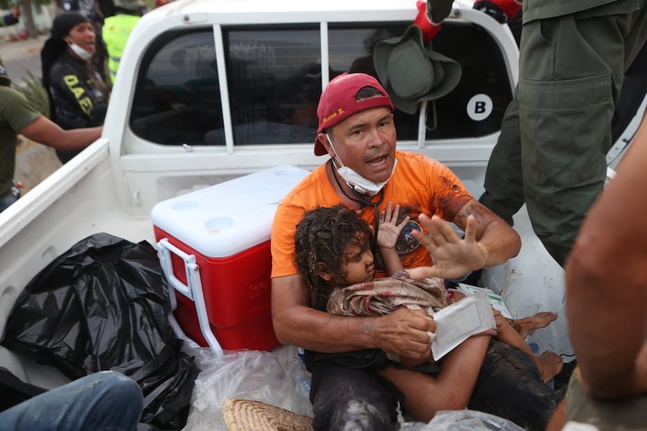 Los venezolanos que se han quedado de repente sin hogar duermen en coches, parques y otros lugares, al no disponer de un refugio de emergencia adecuado.