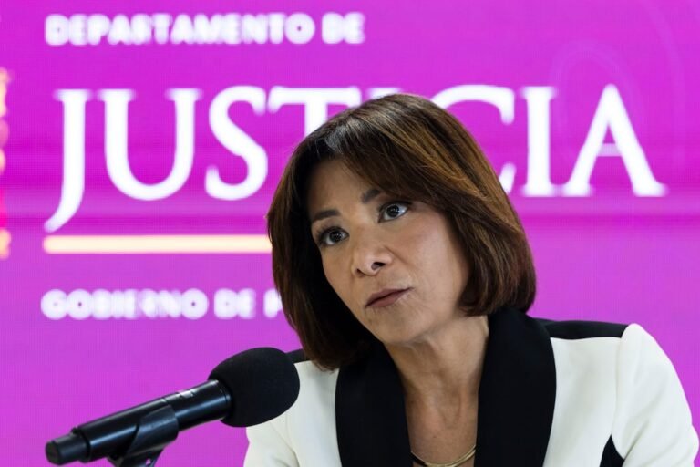 Alegaciones de Negrón contra Domenech
