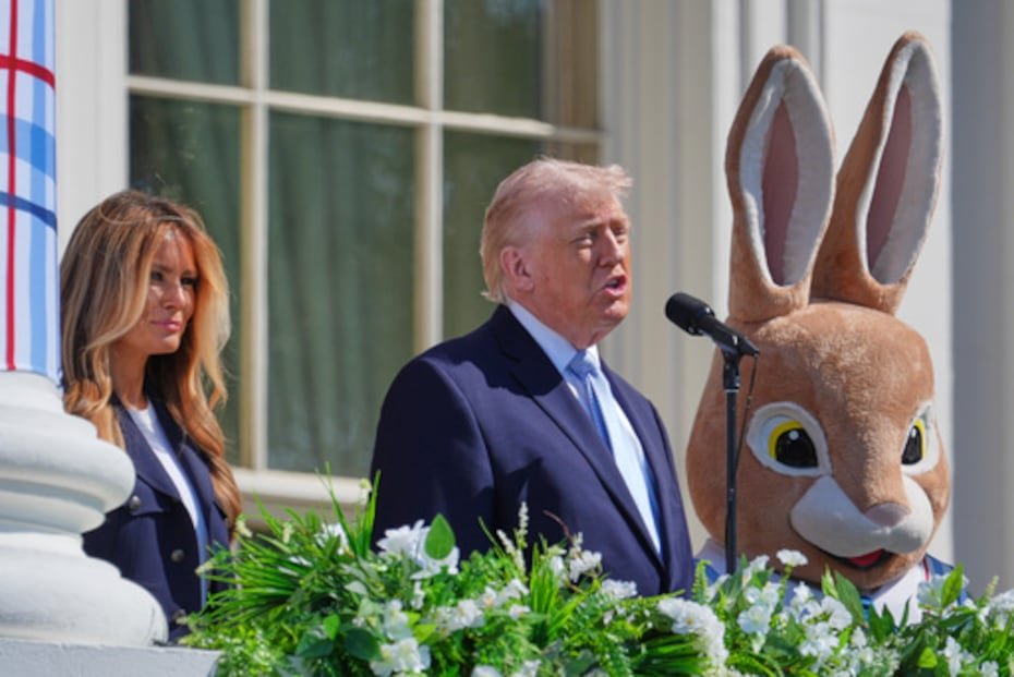 El presidente y la primera dama Melania Trump participan en el "White House Easter Egg Roll" en el Jardín Sur.