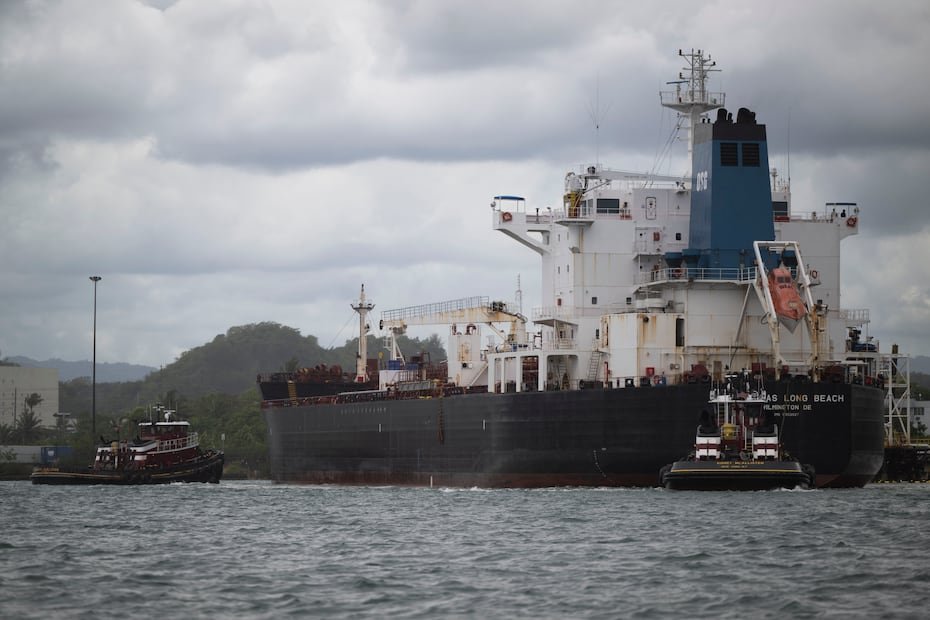 La Guardia Costera emitió órdenes contra dos empresas de acarreo de mercancía desde Puerto Rico hacia algunas Antillas Menores que atracaban en los muelles de la bahía de San Juan.