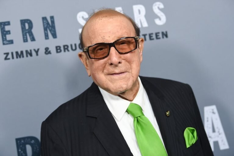 Clive Davis fallece