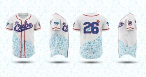 Jonathan Ortiz Román diseña camiseta para los Cubs en evento que honra raíces puertorriqueñas.