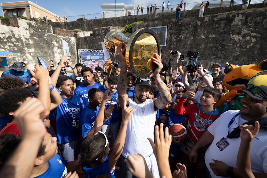 Durante su visita, trascendió que Alvarado continuará con los Knicks.