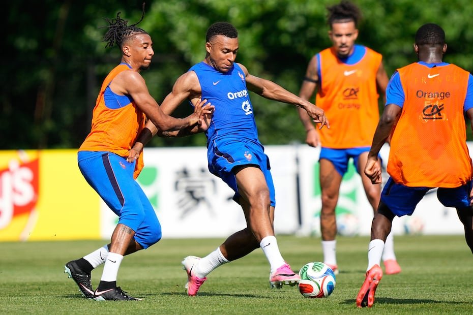 El capitan de la selección francesa de fútbol, Kylian Mbappe, utiliza las Nike Mercurial Superfly 11 Elite.