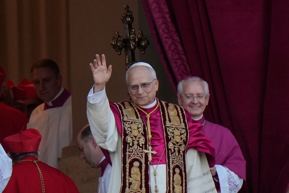 El papa León XIV, el estadounidense Robert Prevost, recibió las primeras felicitaciones de los cardenales.