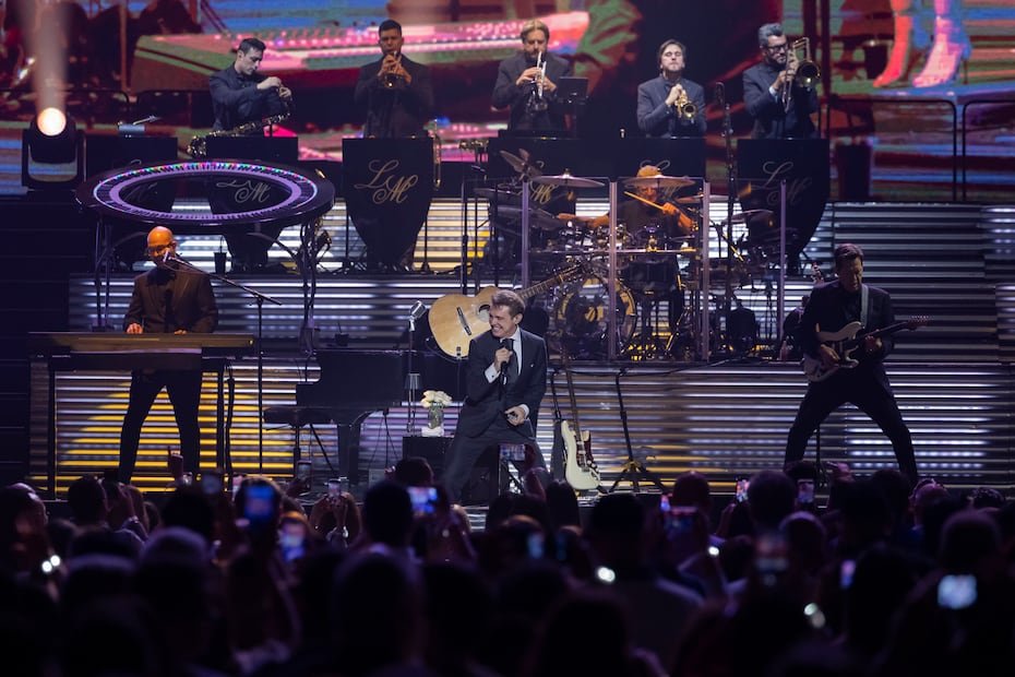 El astro mexicano Luis Miguel ofreció un concierto en el Coliseo de Puerto Rico donde dio a sus fanáticos un recorrido de sus grandes éxitos.