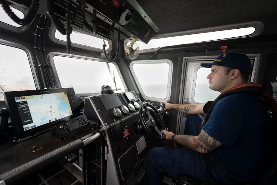Las órdenes se emitieron porque las embarcaciones atracaban de una manera en que colocan su popa contigua al muelle, lo que se conoce en la industria naval como la forma mediterránea.