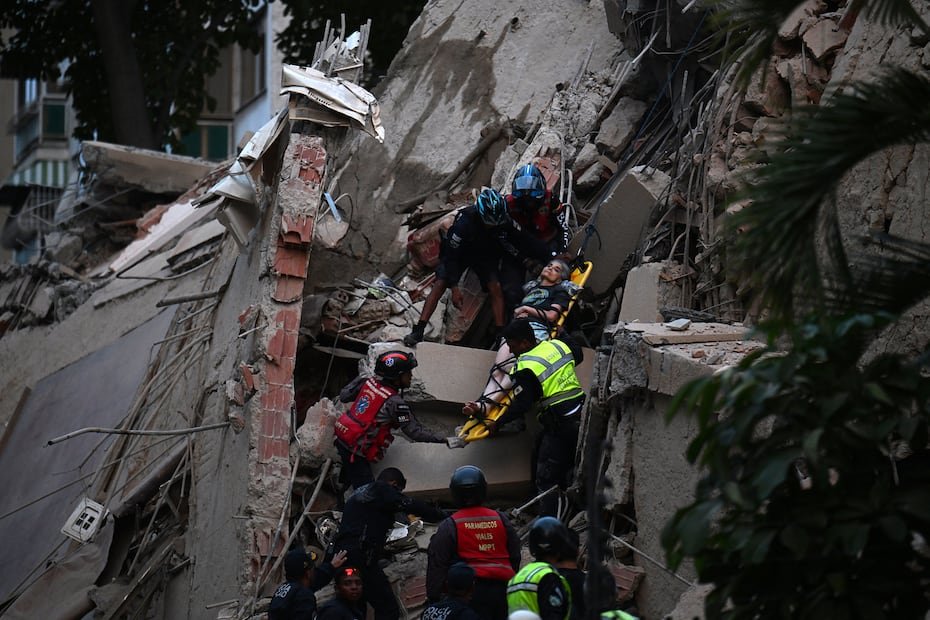 El ministro del Interior, Diosdado Cabello, afirmó que casas y edificios se vinieron abajo en Caracas y que registraron situaciones “alarmantes” en el barrio de Altamira.