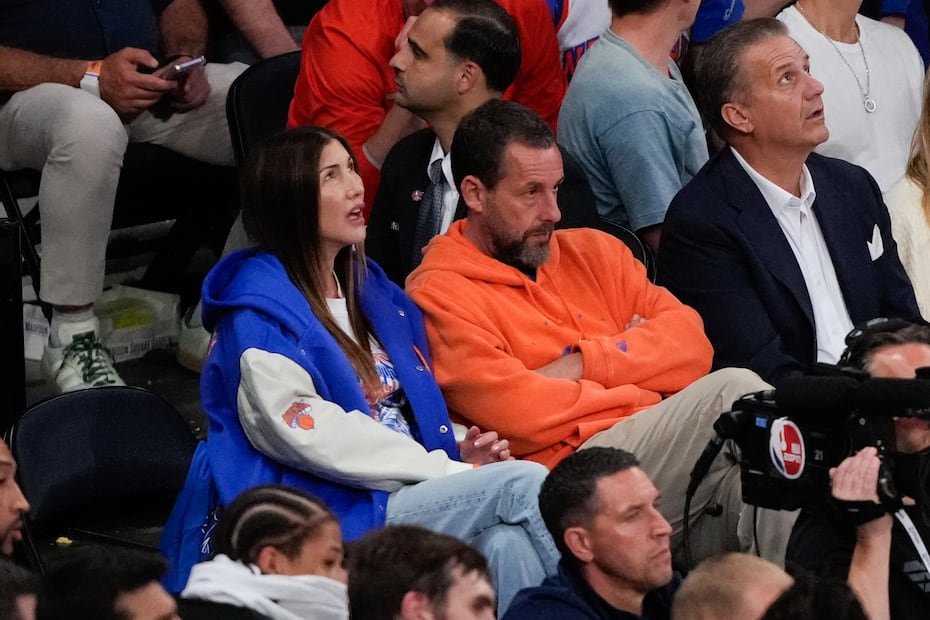 Jackie y Adam Sandler.