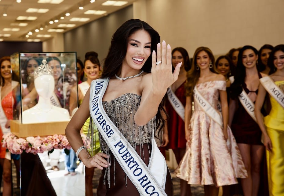 Por su parte, la reina de 2025, Zashely Alicea, recibió una sortija, que es parte de la memorabilia que sellan su reinado.