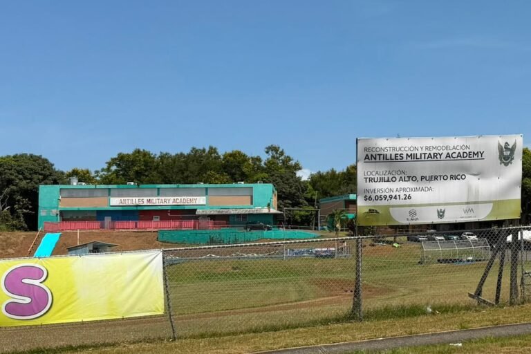 cierre de Antilles Military Academy