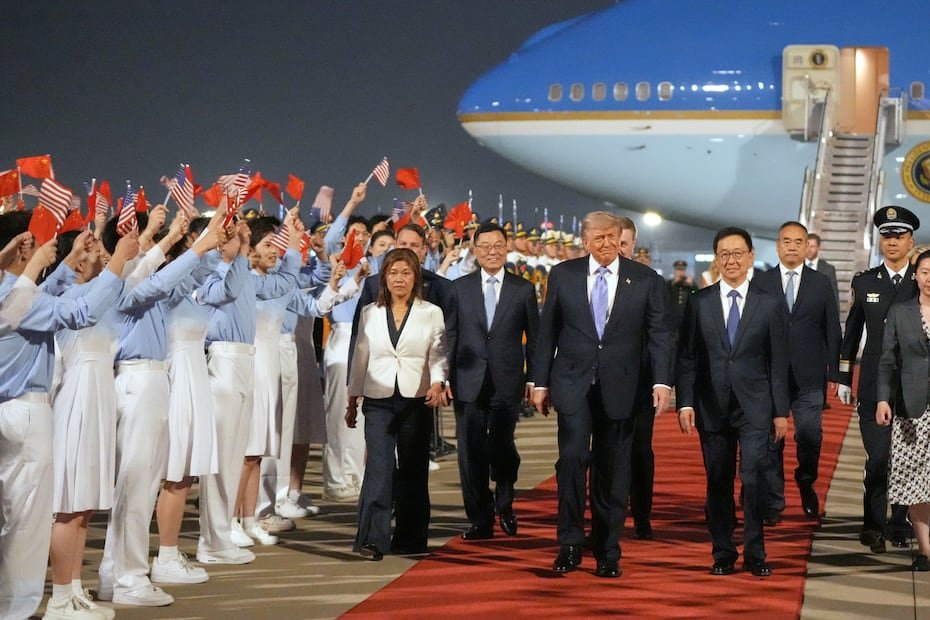 El presidente estadounidense junto al vicepresidente de China, Han Zheng.