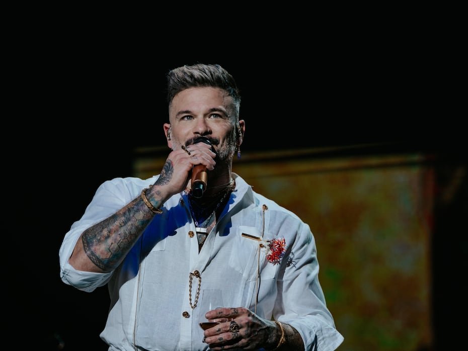Con “Pedro Capó En Vivo” el cantante dio inicio a su nueva era musical con “La Carretera”, su nueva producción discográfica.