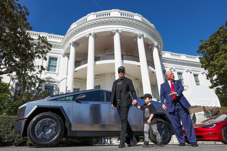 Las acciones de Tesla comenzaron a subir desde la apertura de los mercados el martes, después de que Trump publicó durante la noche en su plataforma Truth Social que Musk estaba “arriesgando todo” para ayudar al país.