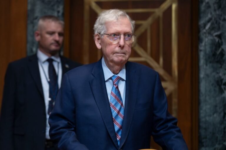 Mitch McConnell hospitalizado