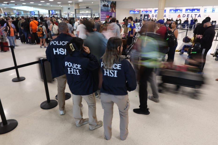La administración del presidente estadounidense Donald Trump anunció el domingo que los agentes supuestamente iban a ayudar verificando documentos de identificación y vigilando puntos de accesos donde usualmente hay personal de TSA.