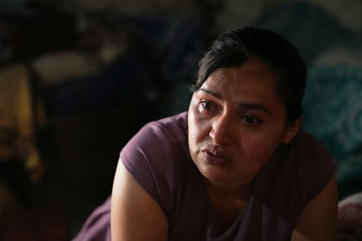 Ederson Galicia Alva, de 11 años, enfrenta otra separación de su madre tras aterrizar en Miami, reviviendo traumas del pasado.