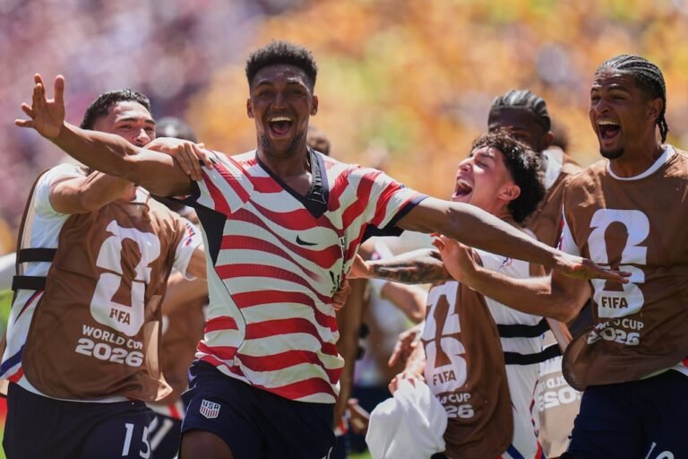 Estados Unidos avanza Mundial