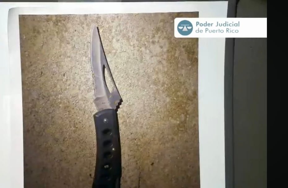 Un cuchillo ocupado en una zona aledaña a la residencia de Elvia Cabrera en Aibonito.