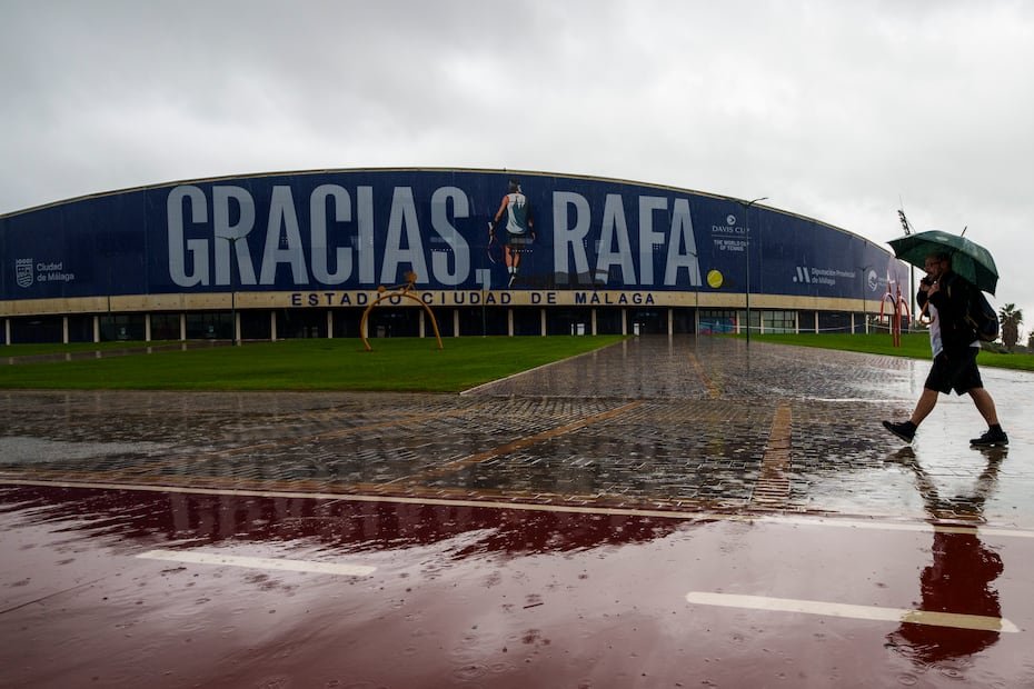 La arena deportiva Martín Carpena en Málaga, España, donde se disputa la Copa Davis, se despidió del tenista con un mensaje que lee "Gracias, Rafa".