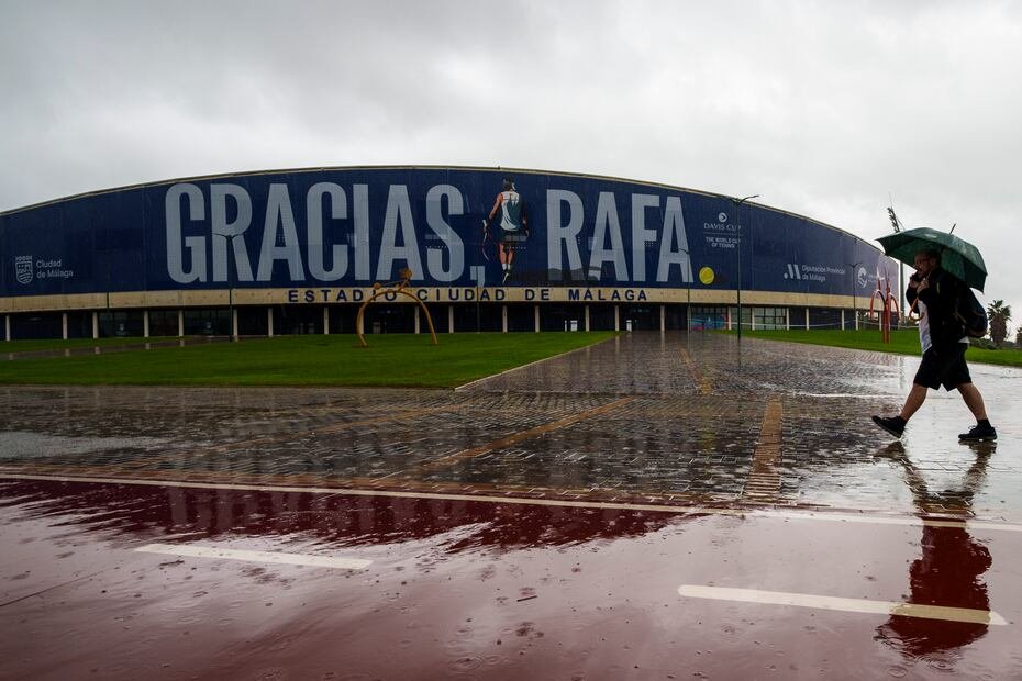 La arena deportiva Martín Carpena en Málaga, España, donde se disputa la Copa Davis, se despidió del tenista con un mensaje que lee "Gracias, Rafa".