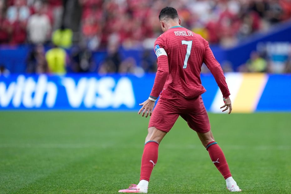 "Siuuuu", corean las gradas tras el gol de CR7.