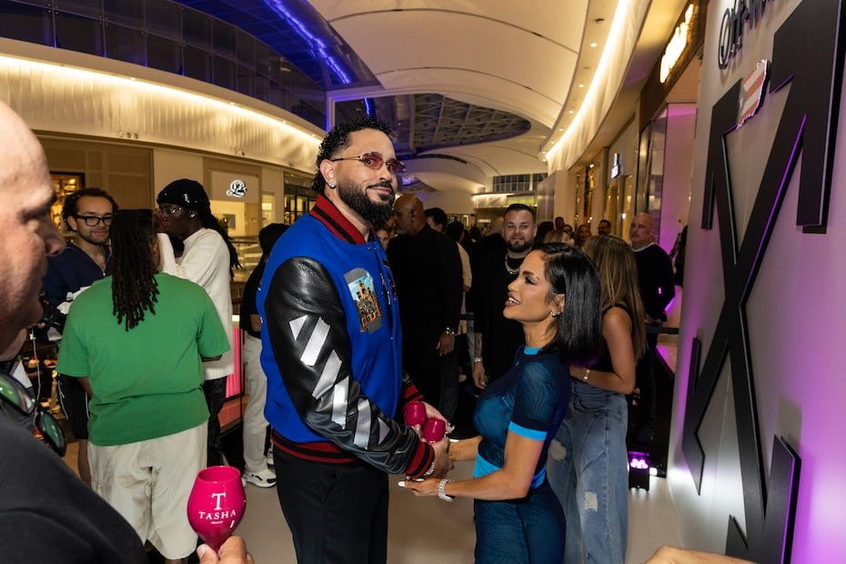 La presentación fue un exclusivo evento privado en The Mall of San Juan, reuniendo moda, música y
cultura contemporánea.