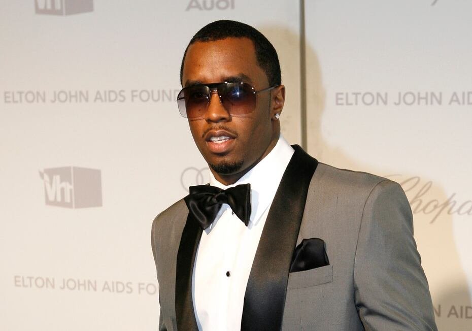 El productor Rodney “Lil Rod” Jones Jr. trabajó en “The Love Album: Off the Grid” de 2023 y presentó una demanda contra Combs en febrero de 2024. Rod acusó a Combs de conducta sexual inapropiada, agresión y acoso.