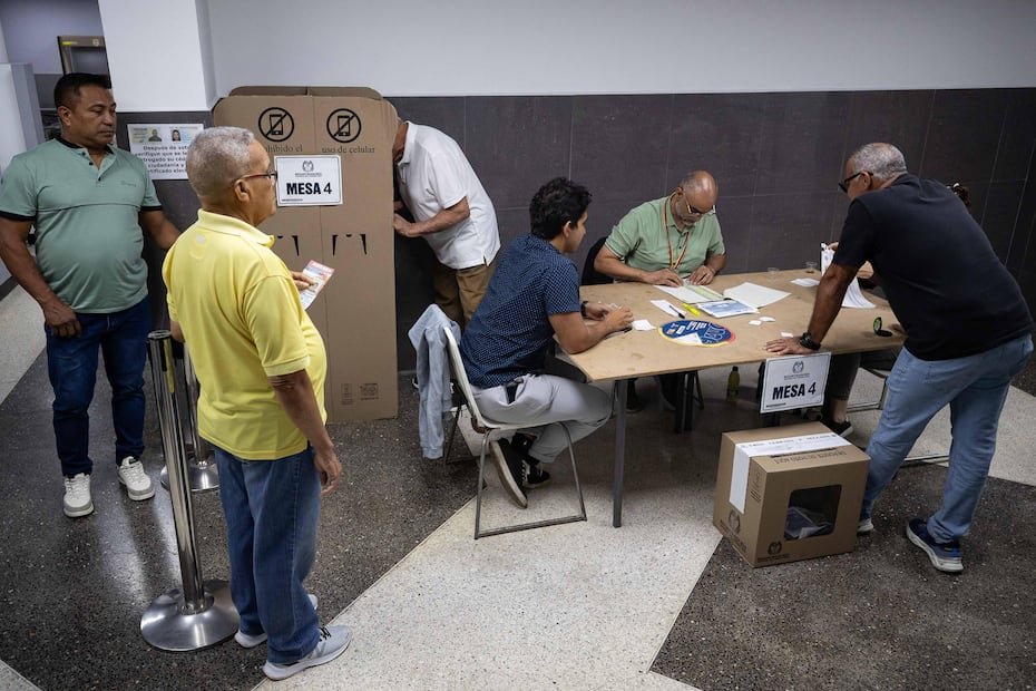 Ambos candidatos también proponen soluciones diferentes para el sistema sanitario del país, que atraviesa dificultades, una deuda pública galopante y una corrupción arraigada.