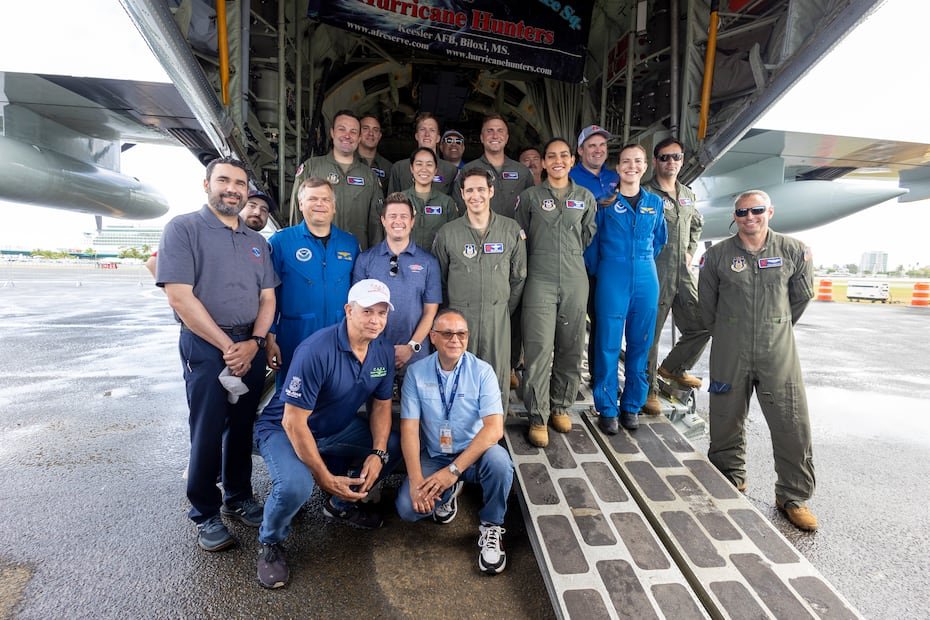 Como parte de la jornada, se recibió al doctor Michael Brennan, director del Centro Nacional de Huracanes, junto a personal especializado de la Administración Nacional Oceánica y Atmosférica.