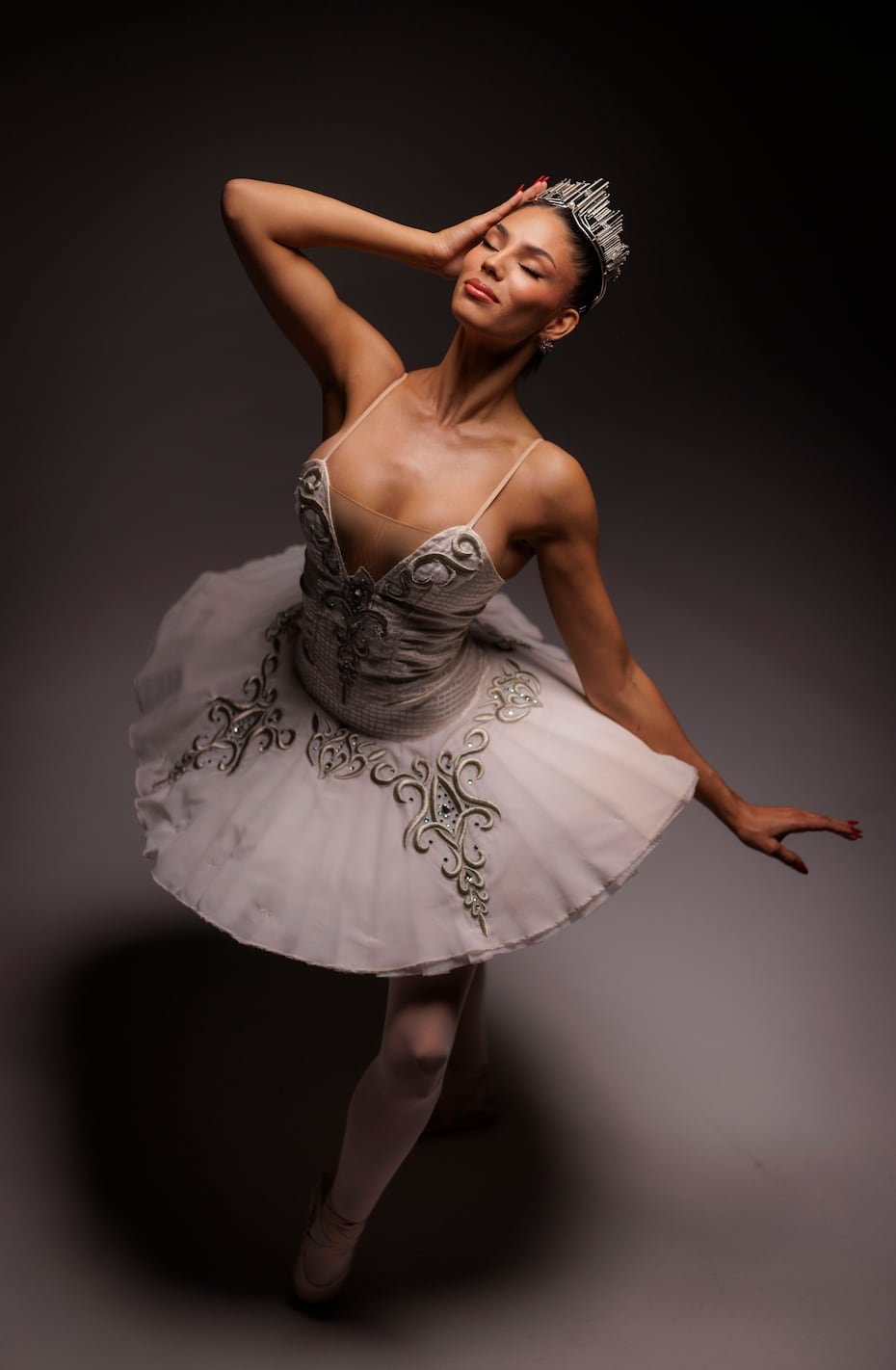 Su primer paso en la danza clásica surgió cuando su madre la matriculó a la Escuela Especializada de Ballet Julián E. Blanco con tan solo ochos años de edad.
