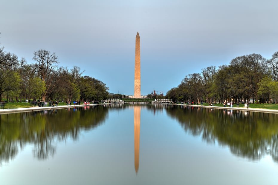 Trump sostuvo que se inspiró para abordar el proyecto después de que un amigo le visitara desde Alemania y se lamentara de que el agua estaba sucia y tenía un aspecto repugnante.