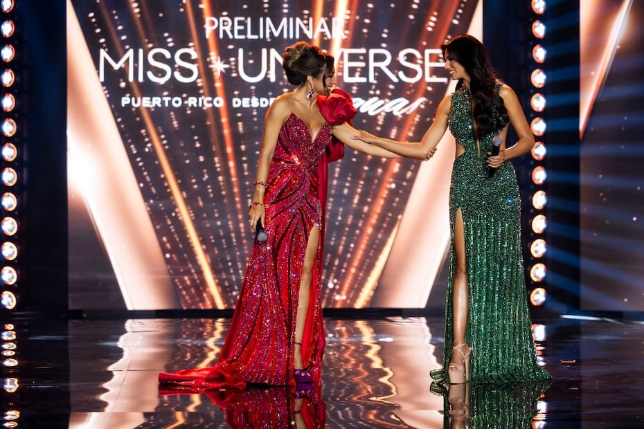 Las presentadoras de la noche, Nicole Chacón y Zashely Alicea.