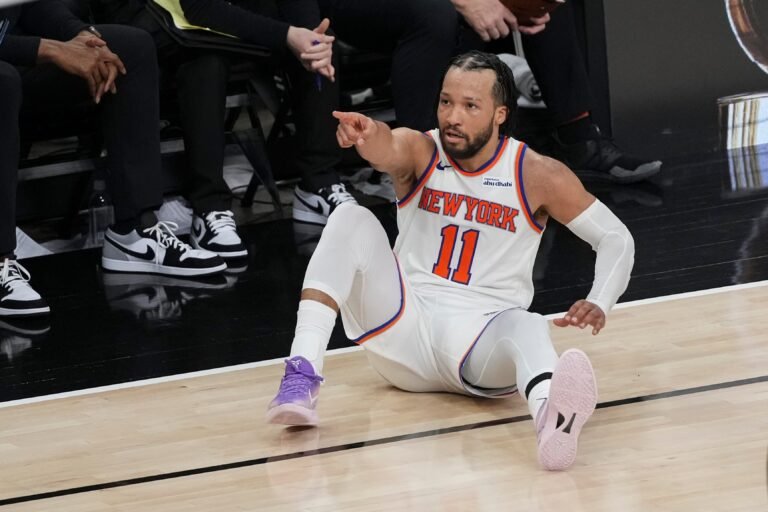 Los Knicks ganan 105-95 a los Spurs en el primer partido de las Finales de la NBA.