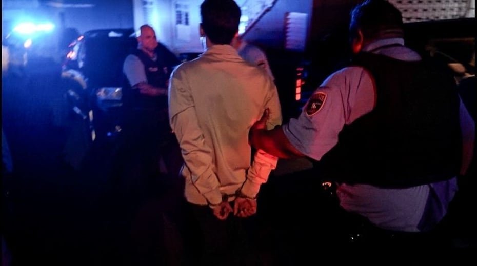 También habían detenido a un menor de edad.